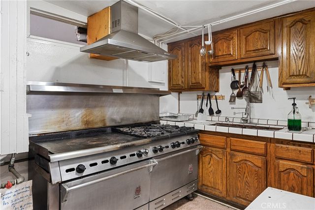 950 W 42nd, Los Angeles, CA 90037