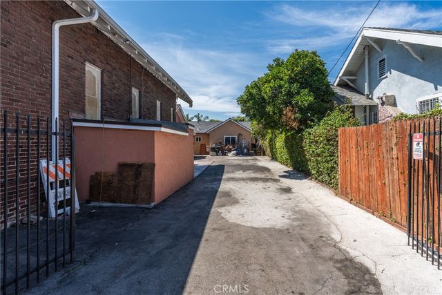 950 W 42nd, Los Angeles, CA 90037