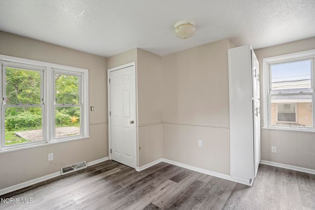 1466 Sunshine Street, Oregon, OH 43616