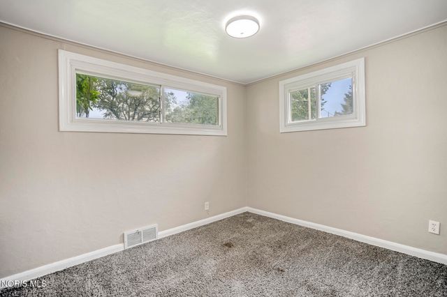 1466 Sunshine Street, Oregon, OH 43616
