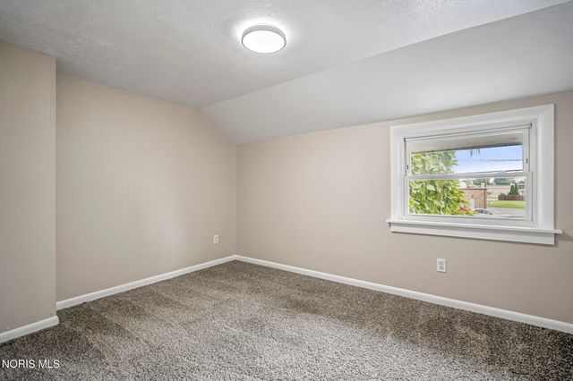 1466 Sunshine Street, Oregon, OH 43616
