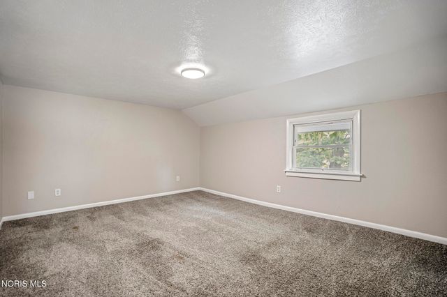 1466 Sunshine Street, Oregon, OH 43616