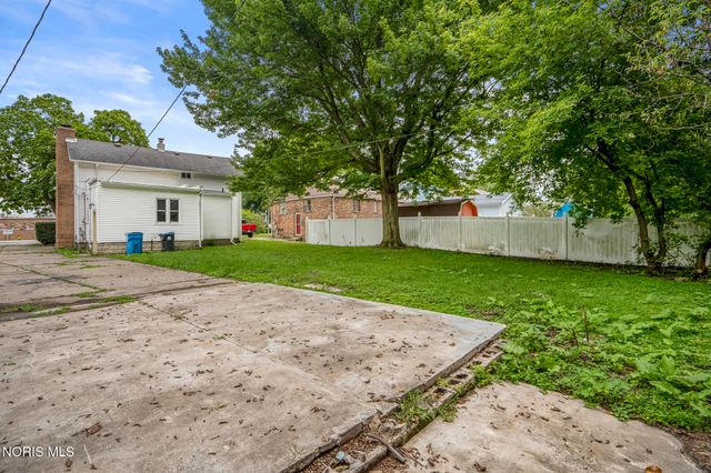 1466 Sunshine Street, Oregon, OH 43616