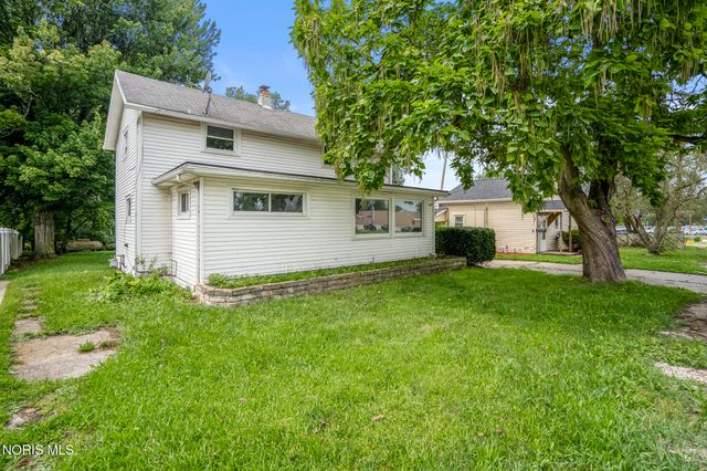 1466 Sunshine Street, Oregon, OH 43616
