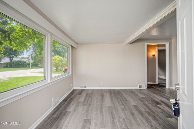 1466 Sunshine Street, Oregon, OH 43616