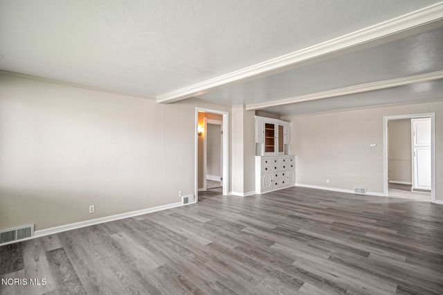 1466 Sunshine Street, Oregon, OH 43616
