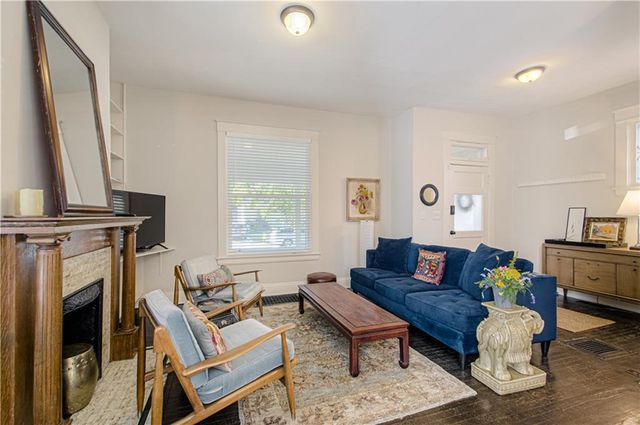 4217 Oak Street, Kansas City, MO 64111