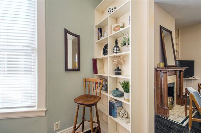 4217 Oak Street, Kansas City, MO 64111