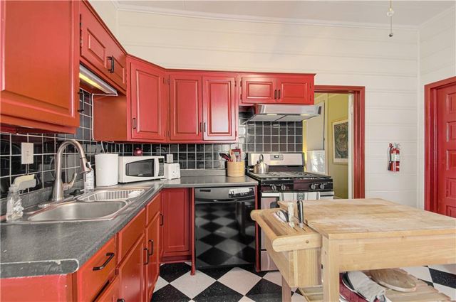 4217 Oak Street, Kansas City, MO 64111