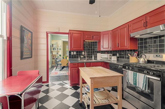 4217 Oak Street, Kansas City, MO 64111