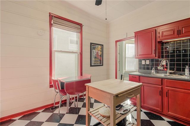 4217 Oak Street, Kansas City, MO 64111