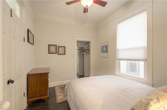 4217 Oak Street, Kansas City, MO 64111