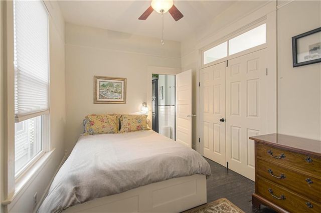4217 Oak Street, Kansas City, MO 64111