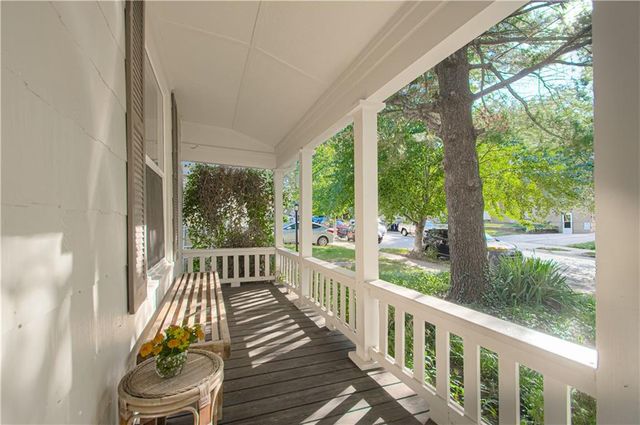 4217 Oak Street, Kansas City, MO 64111