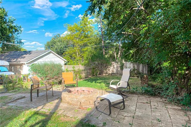 4217 Oak Street, Kansas City, MO 64111
