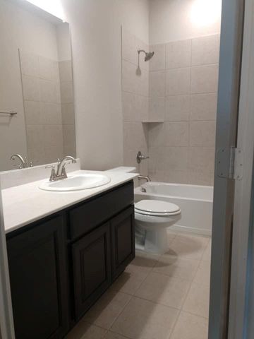 1426 warringwood Drive, Greenville, TX 75402