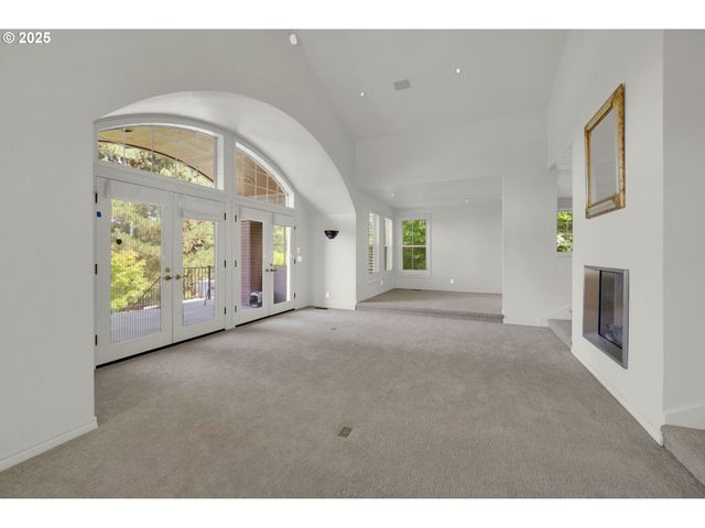 410 SPYGLASS Dr, Eugene, OR 97401