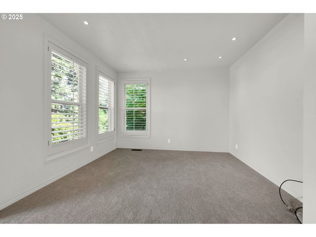 410 SPYGLASS Dr, Eugene, OR 97401