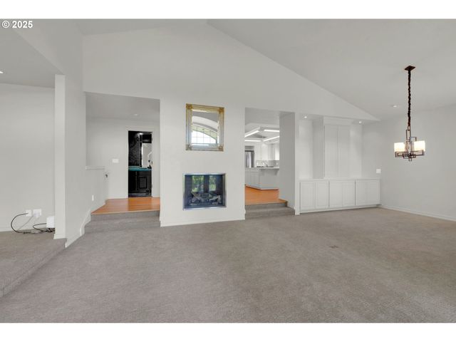 410 SPYGLASS Dr, Eugene, OR 97401