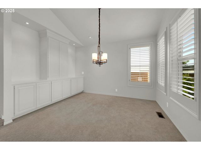 410 SPYGLASS Dr, Eugene, OR 97401