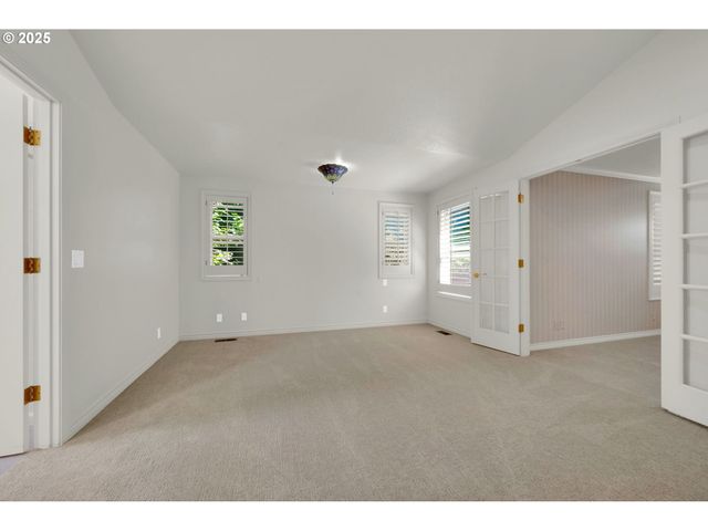 410 SPYGLASS Dr, Eugene, OR 97401