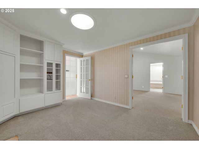 410 SPYGLASS Dr, Eugene, OR 97401