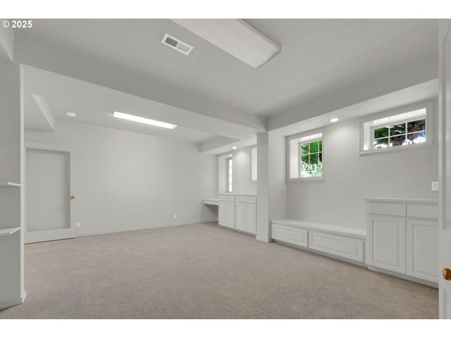 410 SPYGLASS Dr, Eugene, OR 97401