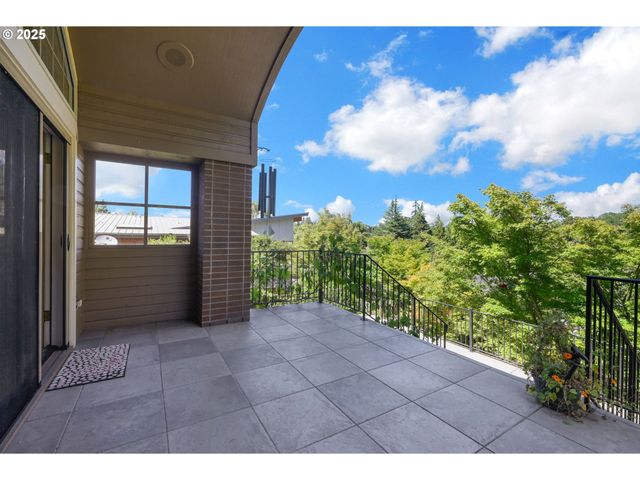 410 SPYGLASS Dr, Eugene, OR 97401