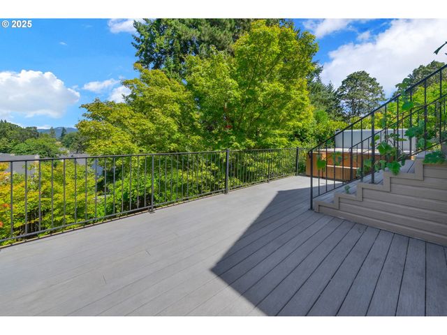 410 SPYGLASS Dr, Eugene, OR 97401