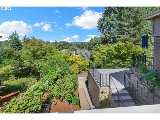 410 SPYGLASS Dr, Eugene, OR 97401