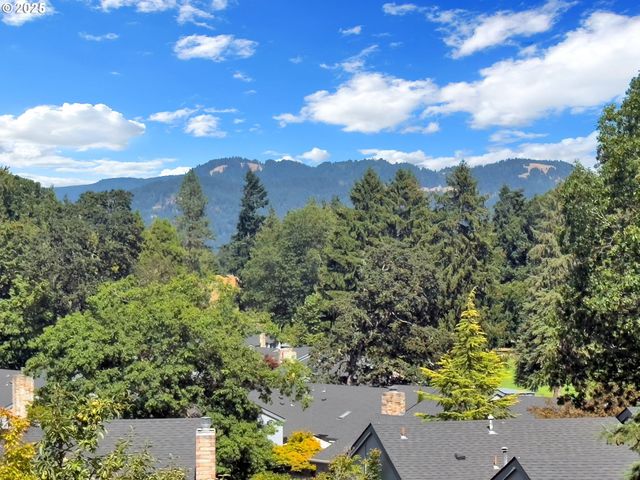 410 SPYGLASS Dr, Eugene, OR 97401