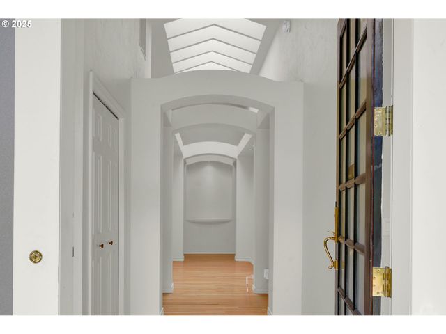 410 SPYGLASS Dr, Eugene, OR 97401