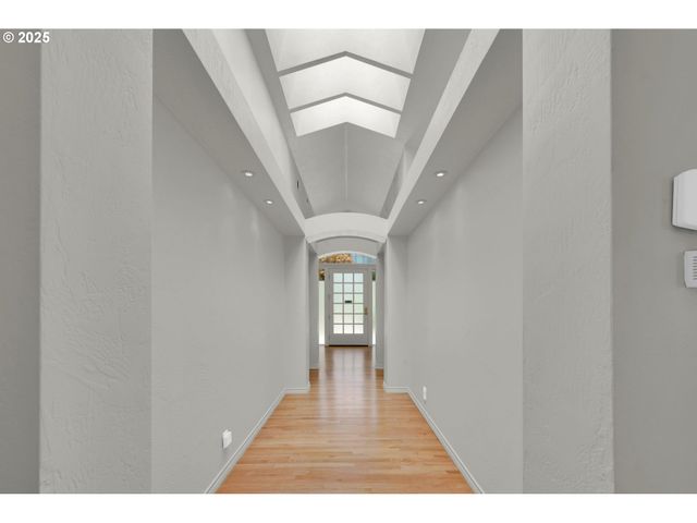 410 SPYGLASS Dr, Eugene, OR 97401