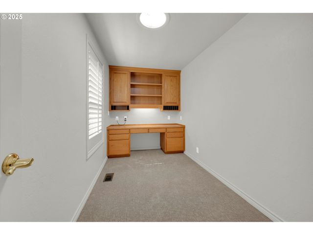 410 SPYGLASS Dr, Eugene, OR 97401