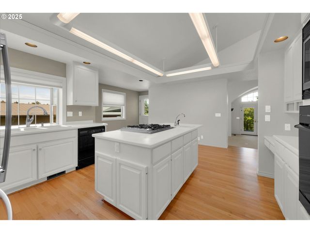 410 SPYGLASS Dr, Eugene, OR 97401