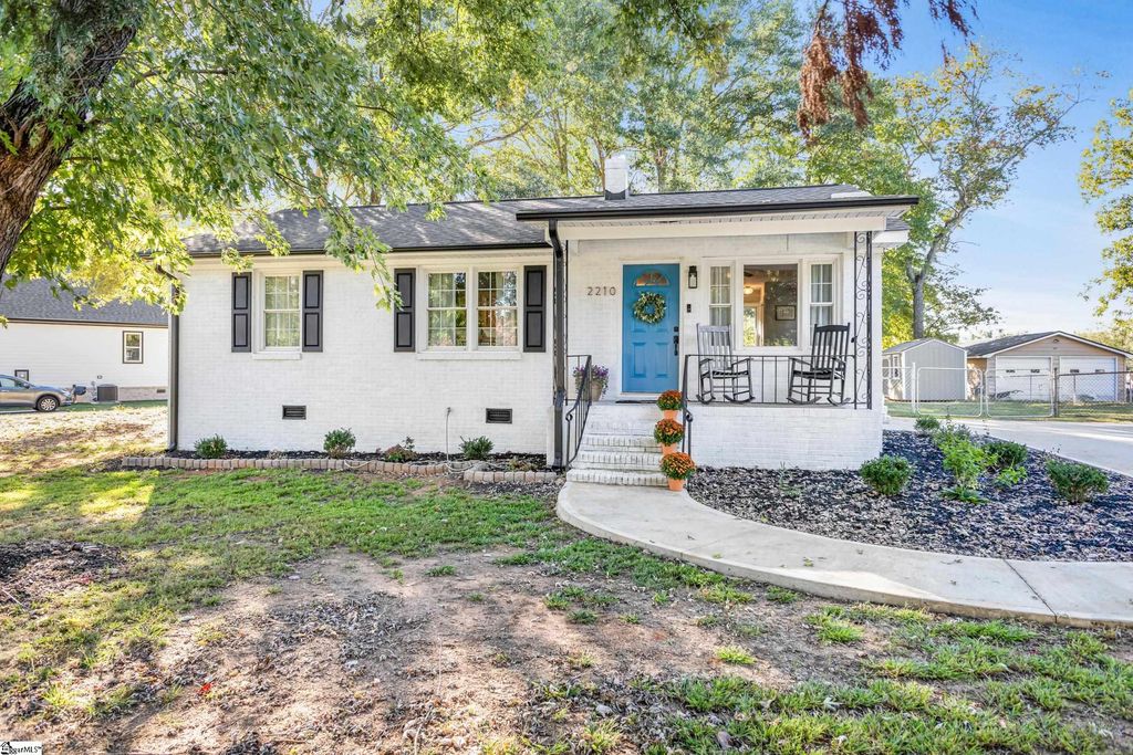 2210 E Lee Road, Taylors, SC 29687