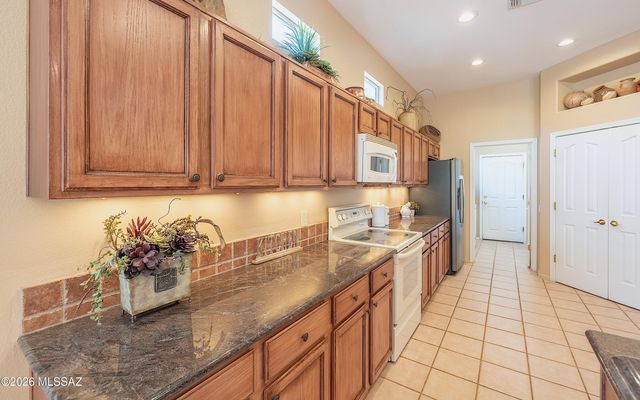 12996 N Burrobush Loop, Marana, AZ 85658