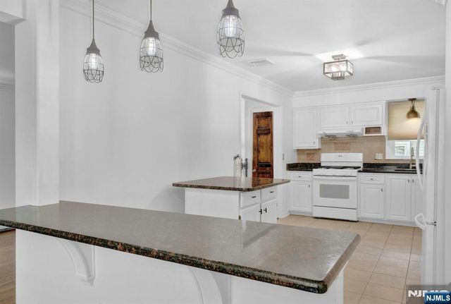 27 Shady Terrace, Wayne, NJ 07470