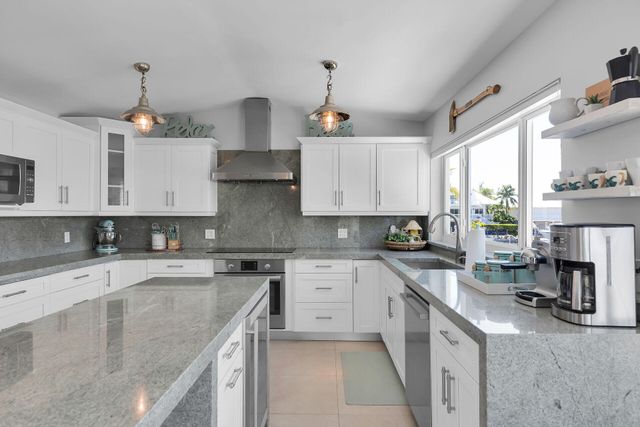 122 Court Contessa, Lower Matecumbe, FL 33036