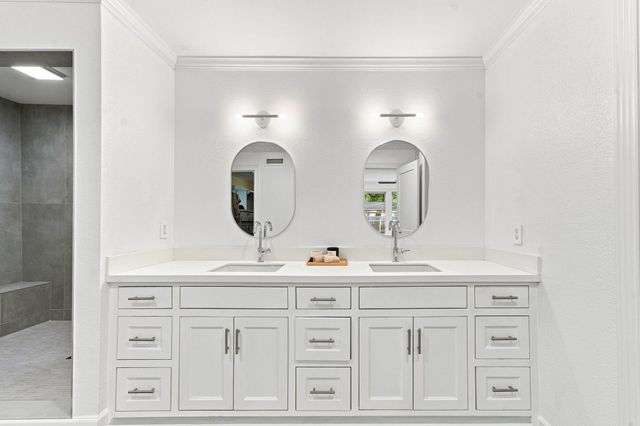 742 W 42nd Street, Houston, TX 77018