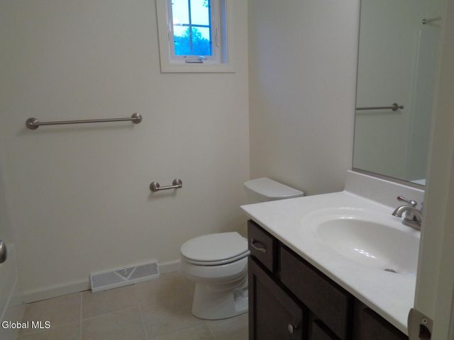 17 Jack Drive, Halfmoon, NY 12118