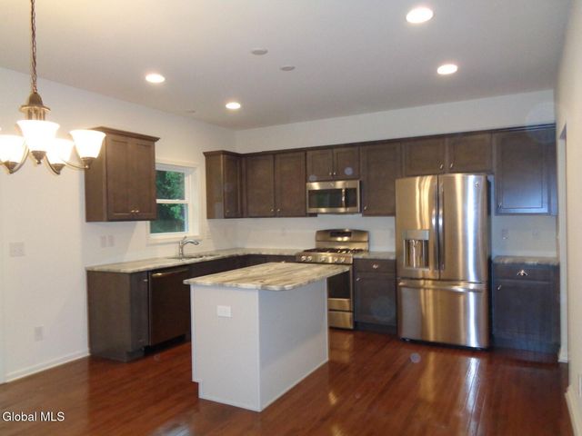 17 Jack Drive, Halfmoon, NY 12118