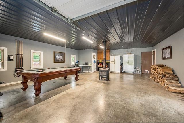 17347 242nd Street, Tonganoxie, KS 66086