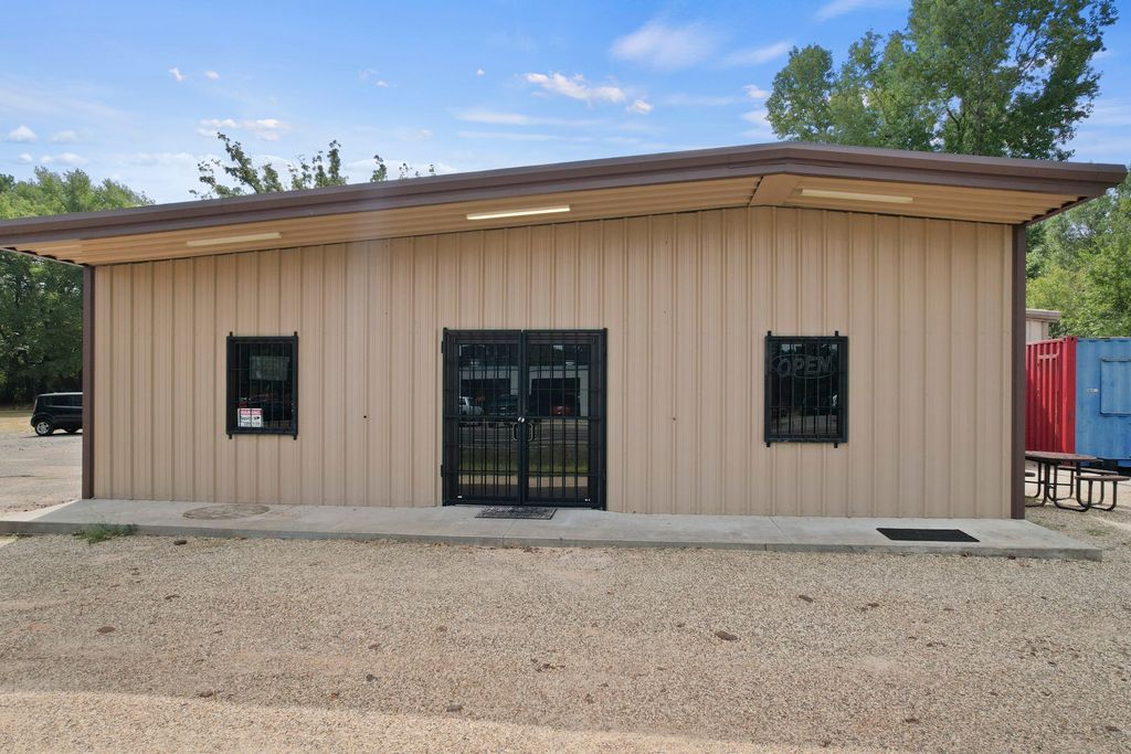 321 W 67 Highway W, Naples, TX 75568