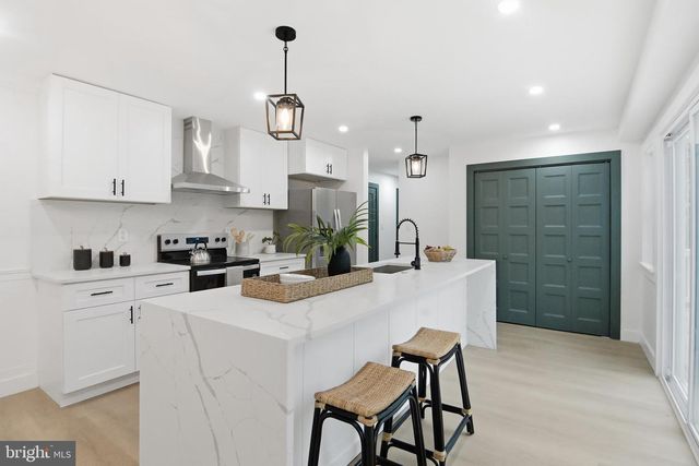 420 OAKLAND DR, Downingtown, PA 19335