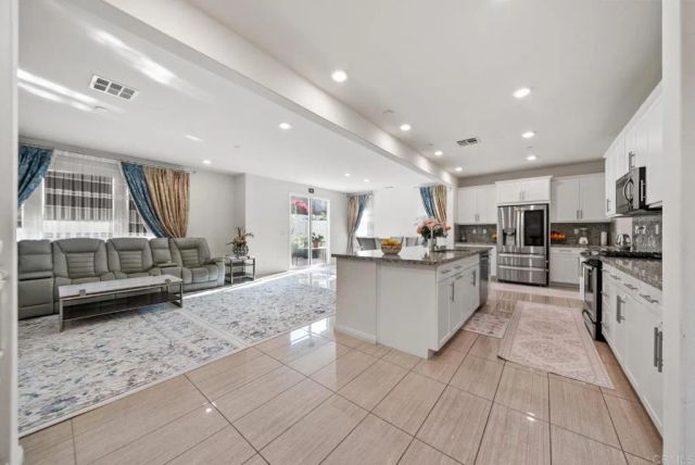 1251 S Magnolia Avenue, El Cajon, CA 92020