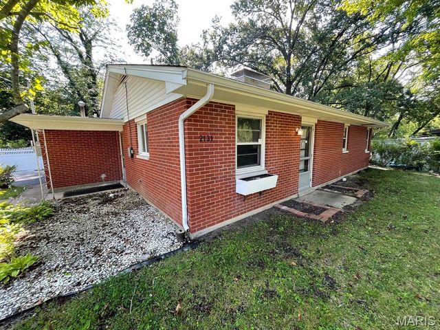 2131 Hill Crest Drive, Highland, IL 62249