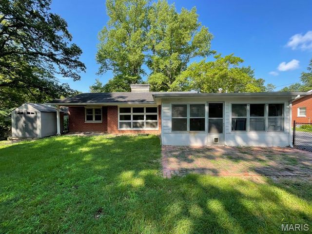 2131 Hill Crest Drive, Highland, IL 62249