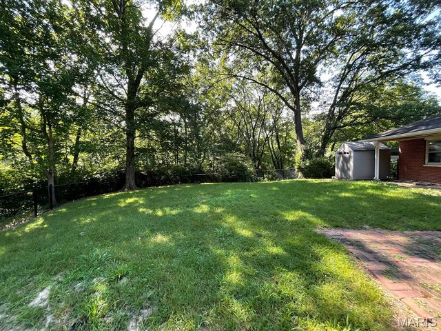 2131 Hill Crest Drive, Highland, IL 62249