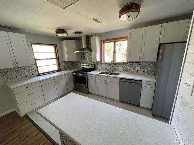 2131 Hill Crest Drive, Highland, IL 62249